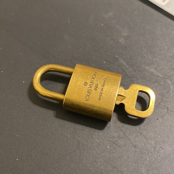 - Louis Vuitton Authentic Lock & Key # 323 - Picture 2 of 5